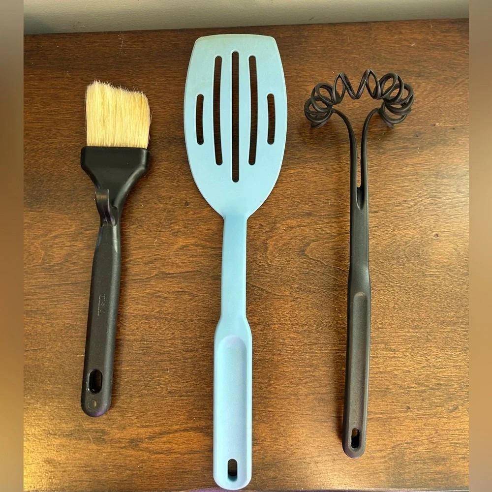 Lot of 4 Pampered Chef Utensils-Spatula, BBQ Baster Bottle, Baster Brush & Whisk